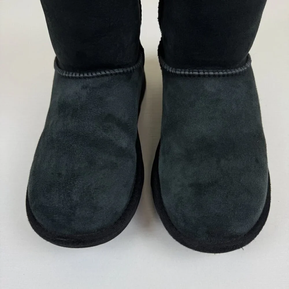 EUC UGG Classic Black Short Boots S/N 1017703K